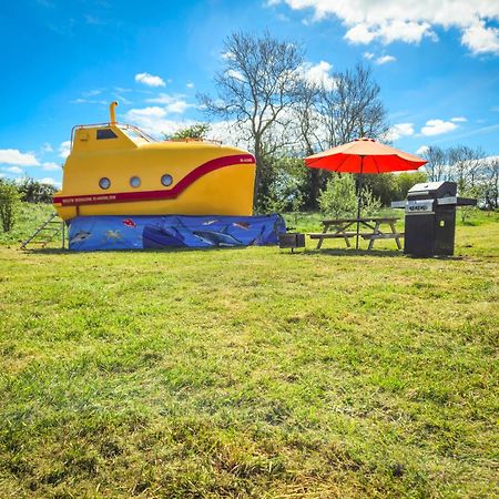 The Yellow Submarine Cheddar Kültér fotó